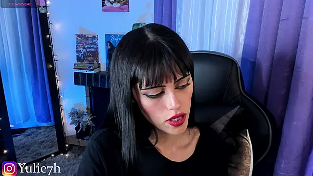  Jessy Moon  online show from April 17, 2026, 10:02 pm