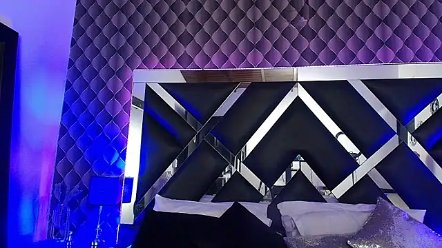 victoriaa lee  online show from November 24, 2025, 7:13 pm