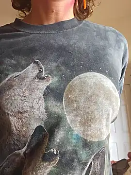 mossy kiss online show from November 17, 2025, 7:30 pm