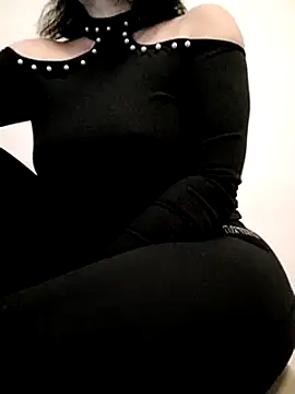 Snapshot of ROXOLANAA_SEXY chatting on February 20, 2025, 2:18 am ROXOLANAA SEXY online show from February 20, 2025, 2:18 am