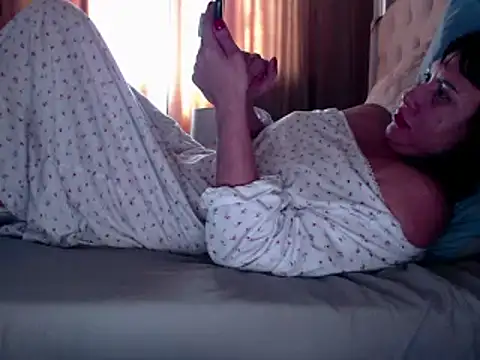 Snapshot of ROXOLANAA_SEXY chatting on February 26, 2025, 4:47 am ROXOLANAA SEXY online show from February 26, 2025, 4:47 am
