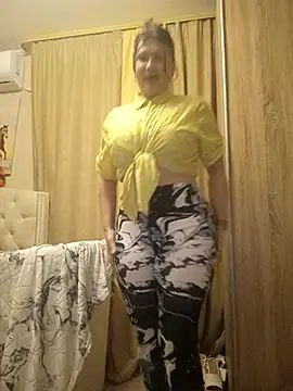 Snapshot of ROXOLANAA_SEXY chatting on March 6, 2026, 3:41 pm ROXOLANAA SEXY online show from March 6, 2026, 3:41 pm