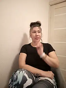 Snapshot of ROXOLANAA_SEXY chatting on March 19, 2026, 8:35 pm ROXOLANAA SEXY online show from March 19, 2026, 8:35 pm