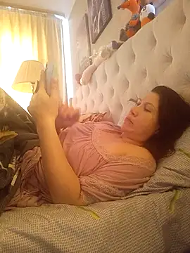 Snapshot of ROXOLANAA_SEXY chatting on April 4, 2026, 8:23 am ROXOLANAA SEXY online show from April 4, 2026, 8:23 am