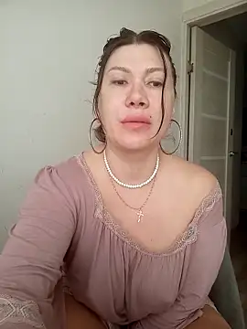 Snapshot of ROXOLANAA_SEXY chatting on April 6, 2026, 6:58 am ROXOLANAA SEXY online show from April 6, 2026, 6:58 am