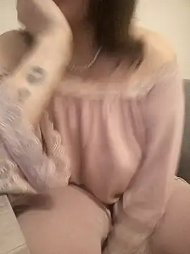 Snapshot of ROXOLANAA_SEXY chatting on April 9, 2026, 2:22 am ROXOLANAA SEXY online show from April 9, 2026, 2:22 am