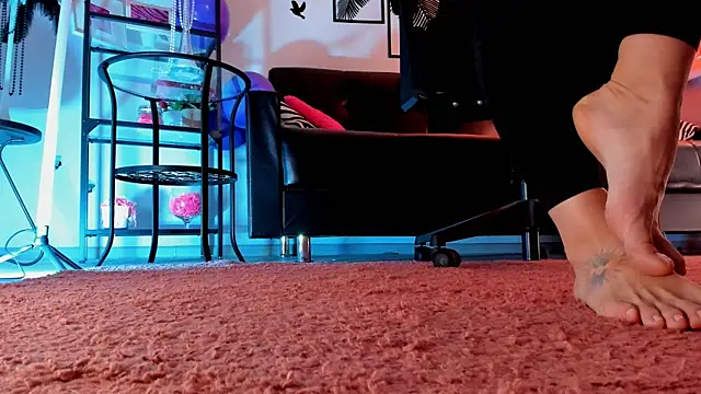 Snapshot of RebeccaMartinez chatting on December 23, 2024, 1:56 pm RebeccaMartinez online show from December 23, 2024, 1:56 pm