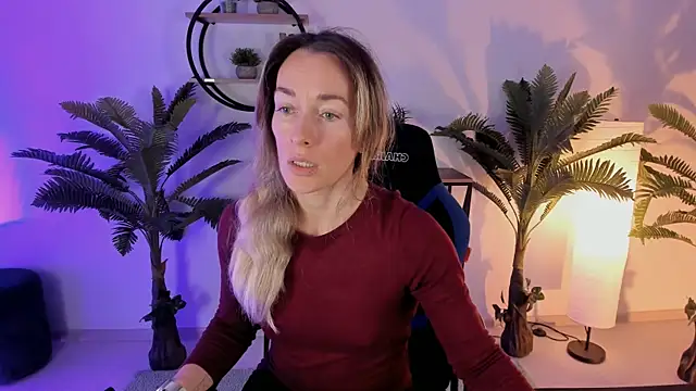 Snapshot of RebeccaMartinez chatting on December 28, 2024, 7:00 am RebeccaMartinez online show from December 28, 2024, 7:00 am