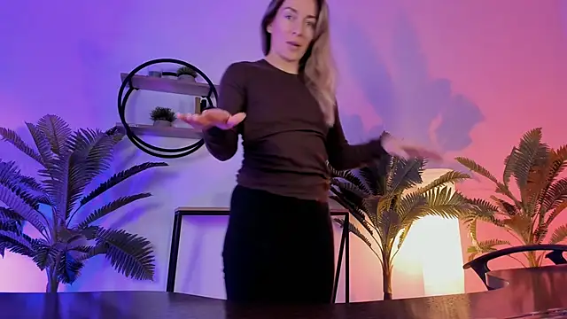 Snapshot of RebeccaMartinez chatting on January 5, 2025, 11:04 am RebeccaMartinez online show from January 5, 2025, 11:04 am