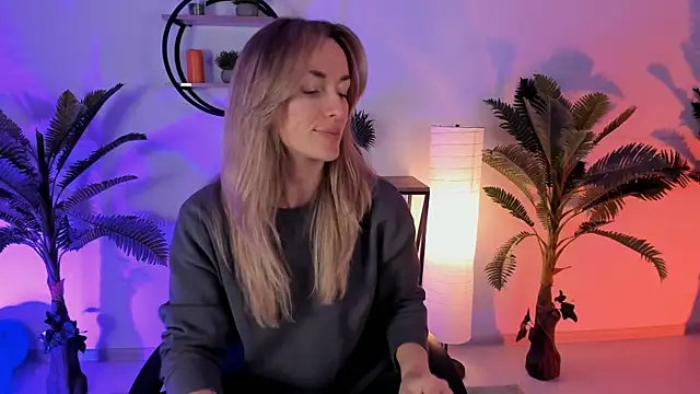 Snapshot of RebeccaMartinez chatting on January 17, 2025, 9:39 am RebeccaMartinez online show from January 17, 2025, 9:39 am