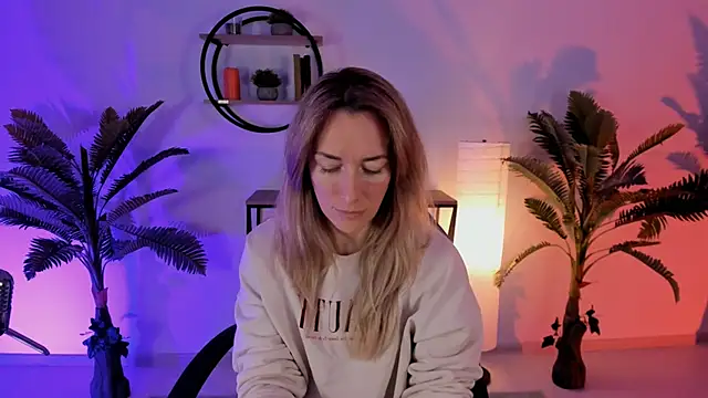 Snapshot of RebeccaMartinez chatting on January 20, 2025, 5:37 am RebeccaMartinez online show from January 20, 2025, 5:37 am