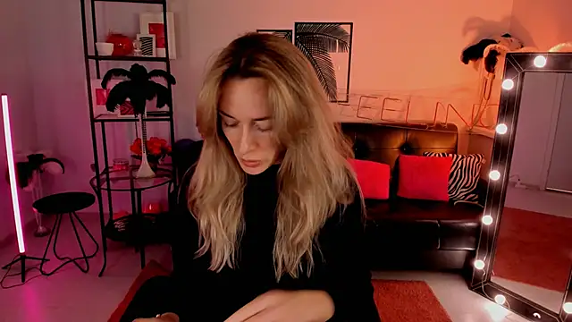 Snapshot of RebeccaMartinez chatting on January 27, 2025, 7:45 am RebeccaMartinez online show from January 27, 2025, 7:45 am