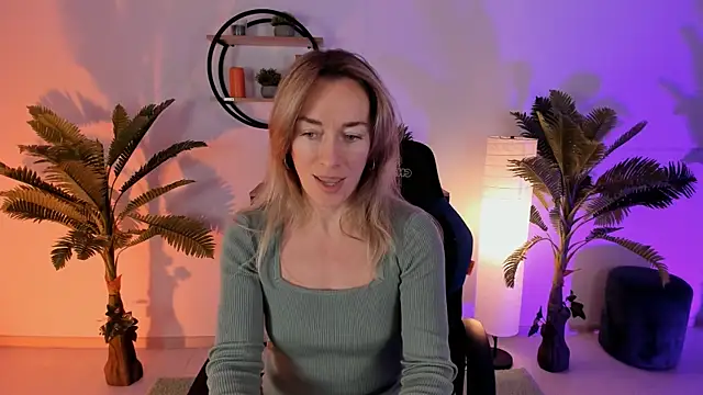 Snapshot of RebeccaMartinez chatting on January 30, 2025, 7:18 am RebeccaMartinez online show from January 30, 2025, 7:18 am