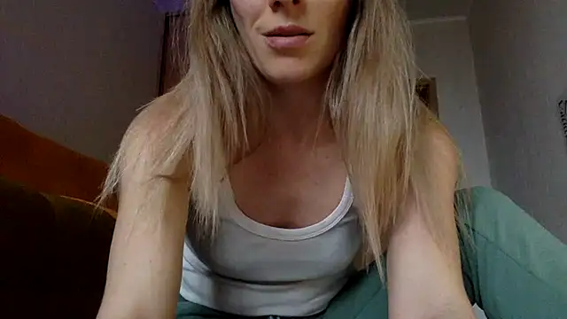 Snapshot of RebeccaMartinez chatting on March 17, 2025, 5:34 am RebeccaMartinez online show from March 17, 2025, 5:34 am