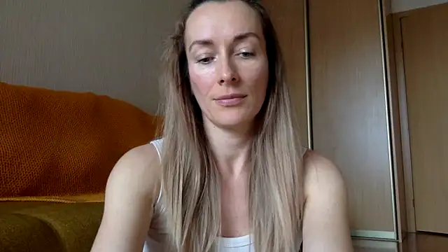 Snapshot of RebeccaMartinez chatting on March 19, 2025, 11:06 am RebeccaMartinez online show from March 19, 2025, 11:06 am