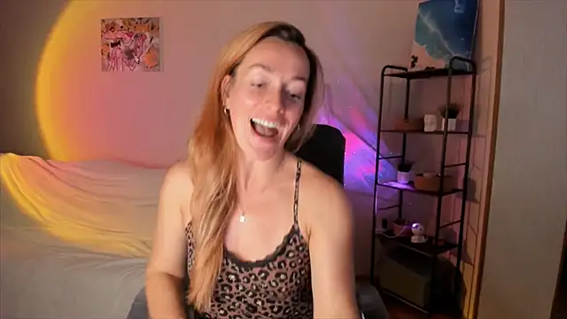 Snapshot of RebeccaMartinez chatting on October 14, 2025, 11:44 am RebeccaMartinez online show from October 14, 2025, 11:44 am