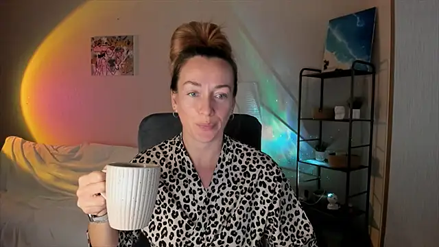 Snapshot of RebeccaMartinez chatting on October 15, 2025, 10:15 am RebeccaMartinez online show from October 15, 2025, 10:15 am