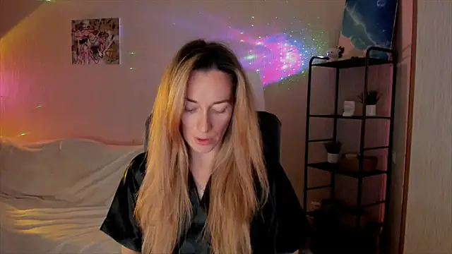 RebeccaMartinez online show from November 17, 2025, 10:32 am