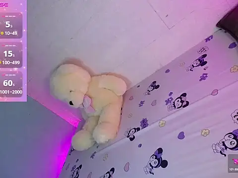 Snapshot of katie_white chatting on October 6, 2025, 12:57 pm katie white online show from October 6, 2025, 12:57 pm