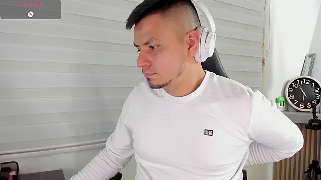 Snapshot of Rick_Diesel_ chatting on February 25, 2026, 3:27 am Rick Diesel online show from February 25, 2026, 3:27 am