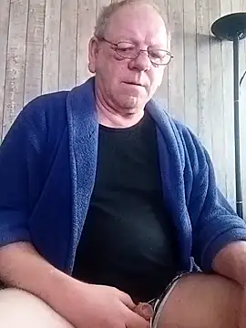 Kuschelb online show from April 17, 2026, 5:54 am