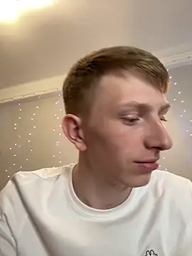 juliaanddima online show from February 6, 2025, 9:49 pm