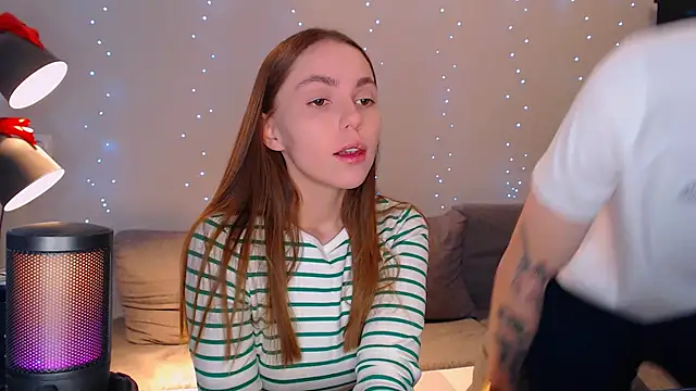 juliaanddima online show from February 20, 2025, 7:01 am