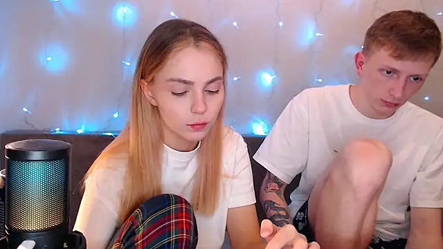 juliaanddima online show from September 20, 2025, 10:00 pm