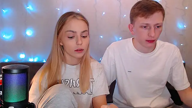 juliaanddima online show from September 24, 2025, 10:24 pm