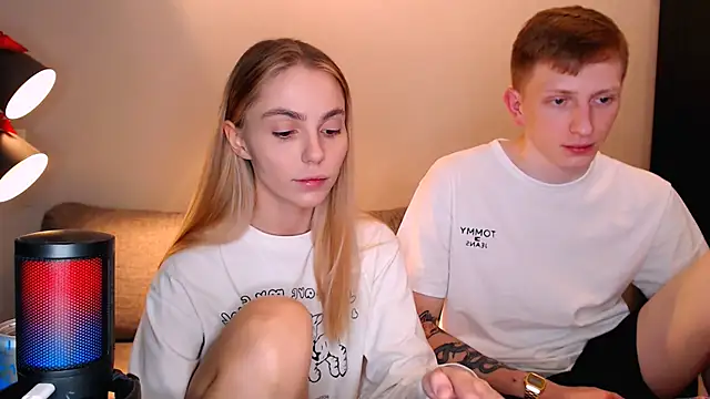 juliaanddima online show from November 13, 2025, 10:52 pm