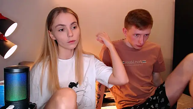 juliaanddima online show from November 20, 2025, 8:25 am