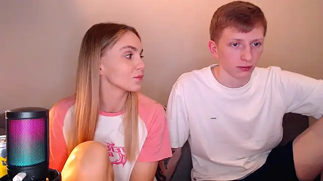 juliaanddima online show from December 2, 2025, 10:16 pm