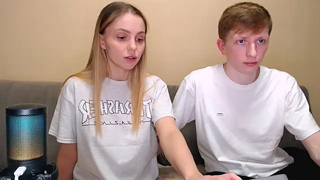 juliaanddima online show from February 25, 2026, 11:14 pm