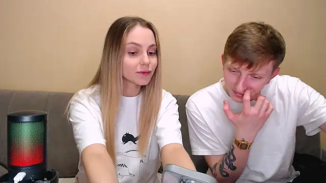 juliaanddima online show from February 28, 2026, 10:55 pm