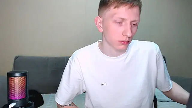 juliaanddima online show from March 6, 2026, 9:44 pm