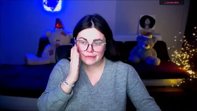 Emily Mo online show from December 10, 2024, 6:11 am