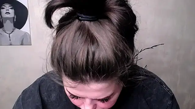 Emily Mo online show from September 18, 2025, 5:20 am