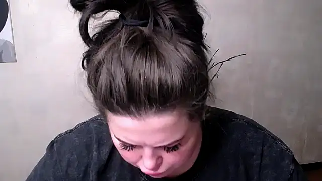 Emily Mo online show from September 23, 2025, 5:32 am