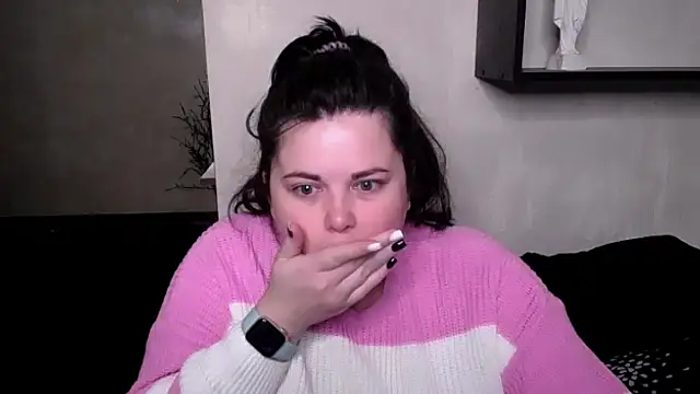 Emily Mo online show from October 12, 2025, 5:17 am