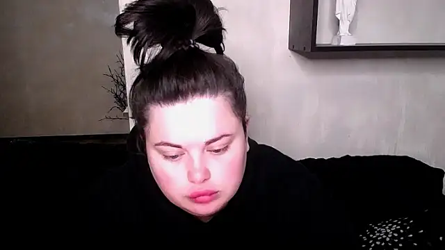 Emily Mo online show from October 13, 2025, 5:18 am