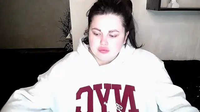 Emily Mo online show from October 26, 2025, 6:30 am