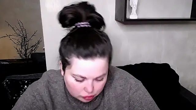 Emily Mo online show from November 9, 2025, 6:44 am