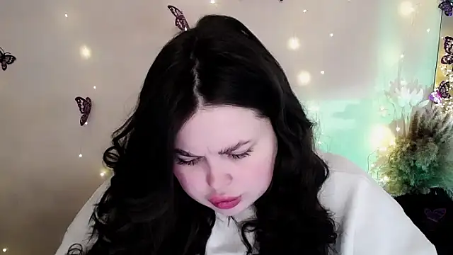 Snapshot of Emily_Mo chatting on February 3, 2026, 7:46 am Emily Mo online show from February 3, 2026, 7:46 am