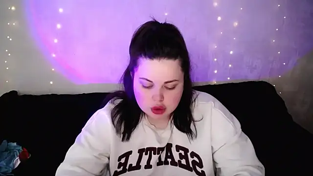 Snapshot of Emily_Mo chatting on February 28, 2026, 6:47 am Emily Mo online show from February 28, 2026, 6:47 am