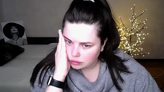 Emily Mo online show from April 1, 2026, 5:52 am