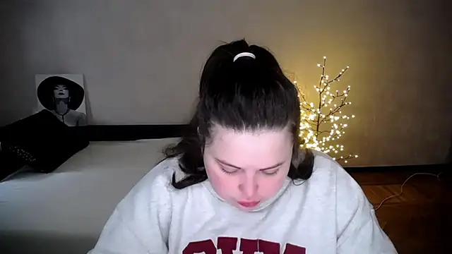 Emily Mo online show from April 18, 2026, 5:44 am