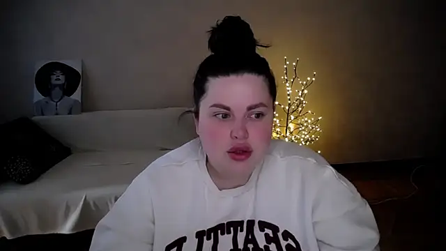 Emily Mo online show from May 28, 2026, 5:38 am
