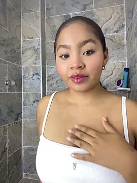 Anais aradia online show from April 15, 2026, 5:25 am