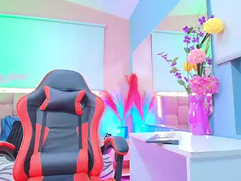 mia thompsonn  online show from February 12, 2026, 1:39 pm