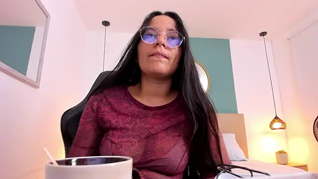 lucy blue28 online show from June 3, 2026, 1:03 pm